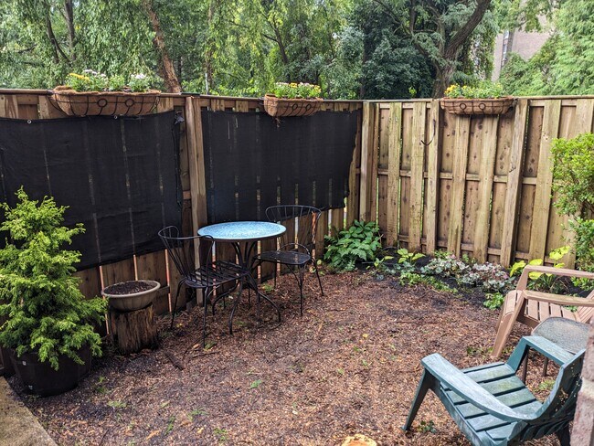 Private patio and garden - 575 Thayer Ave