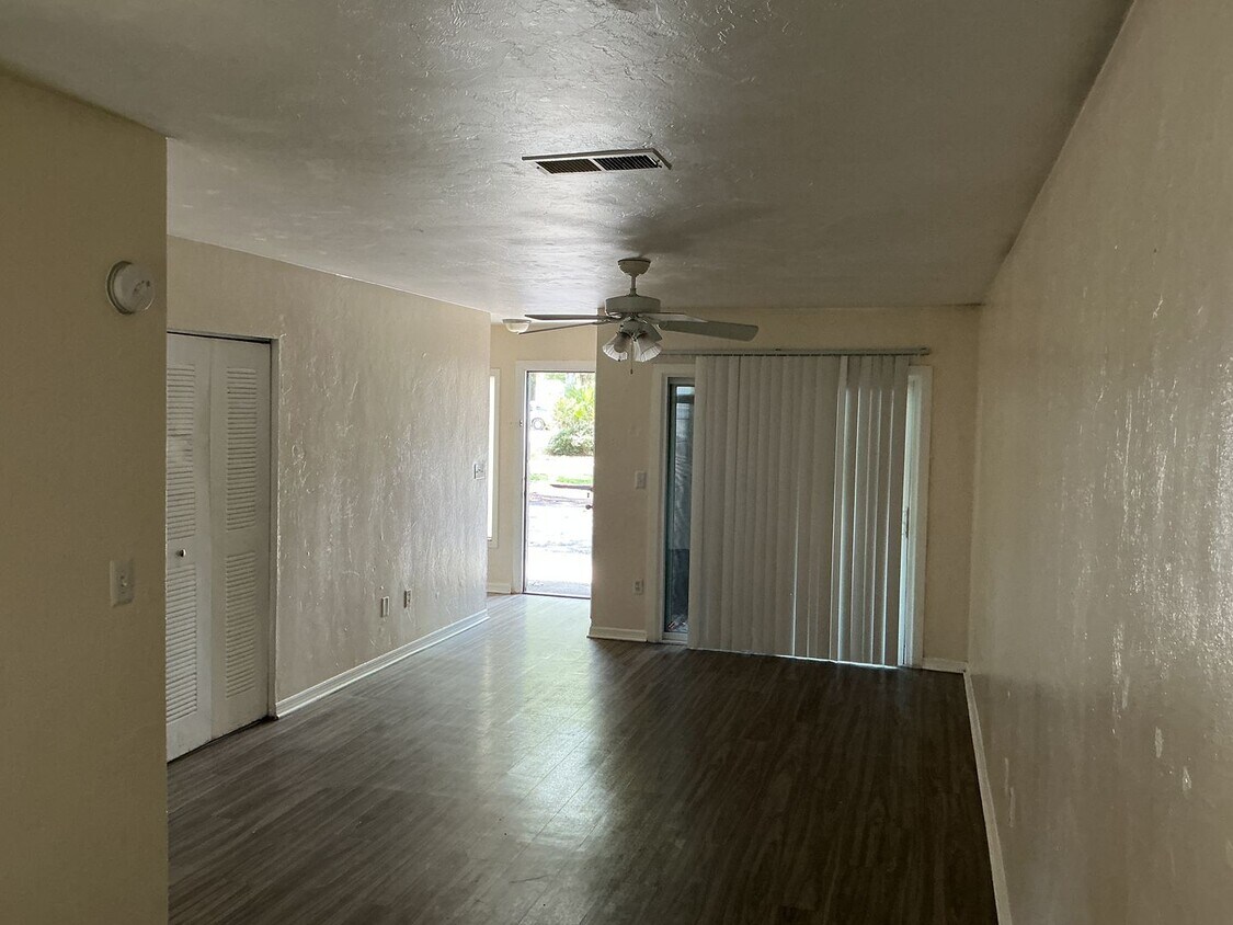 Foto del edificio - 627 SW 69th Terrace