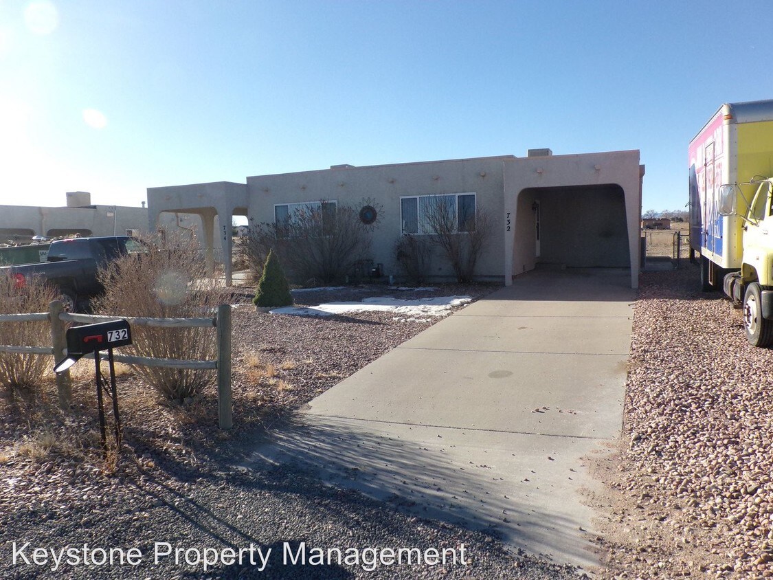 Foto principal - 732-734 E Clarion Dr