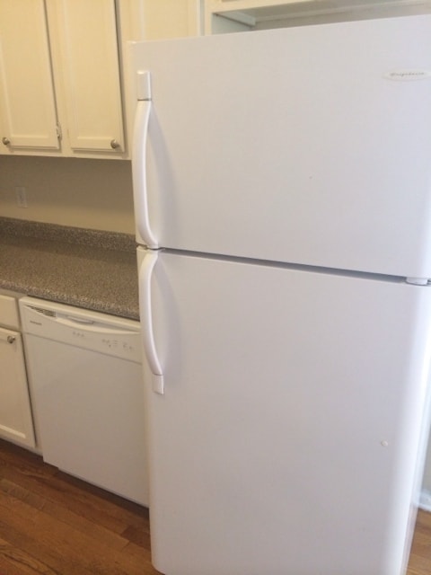 Building Photo - Sylvan Park!