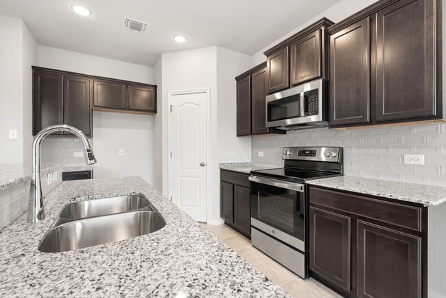 Building Photo - 737 Gingham Trl