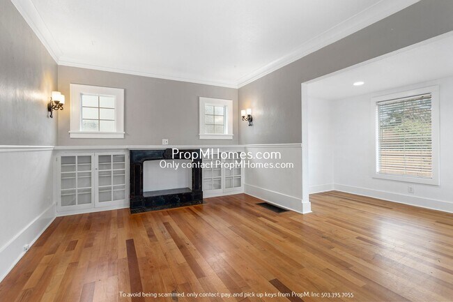 Building Photo - Gorgeous Four Bedroom Home in NE Portland!