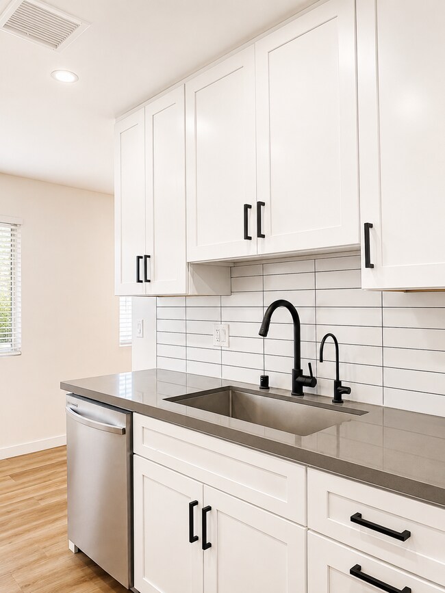 Foto del interior - 212 S Arnaz Dr