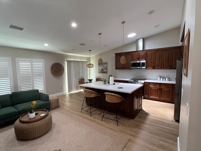 Foto del edificio - Fully Furnished Short Term Rental - Leisur...