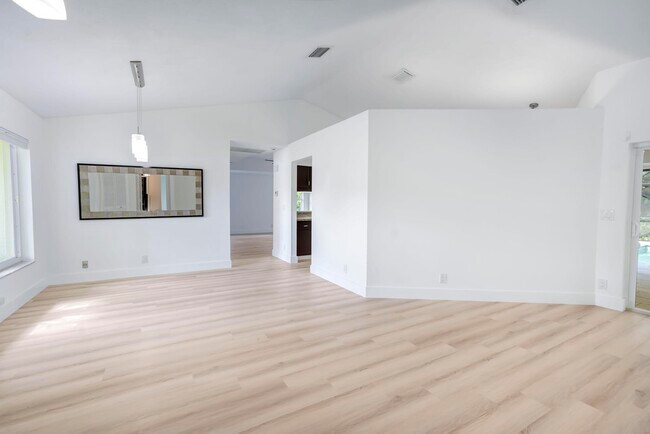 Foto del edificio - 10129 Canoe Brook Cir