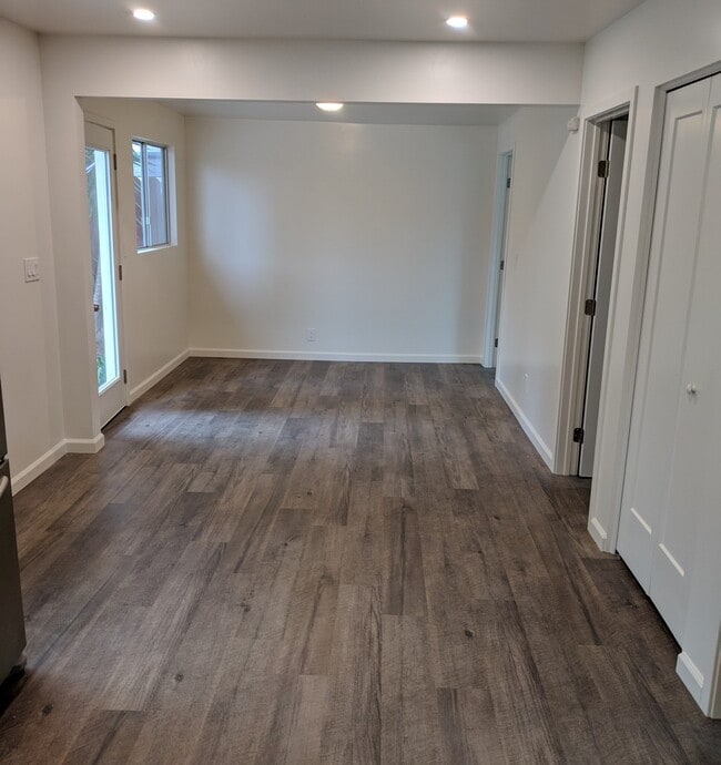 Building Photo - 184 Highland Dr