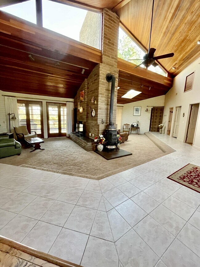 Building Photo - 10433 Carli Way