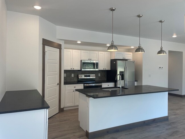 Building Photo - 14 Black Label Wy