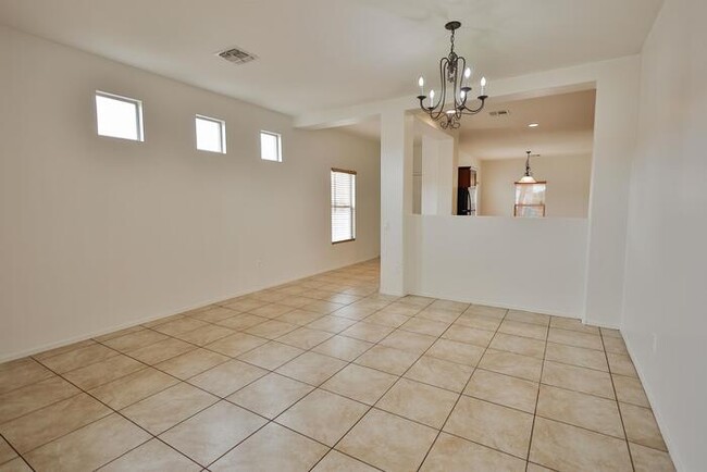 Building Photo - 831 W Calle Valenciana