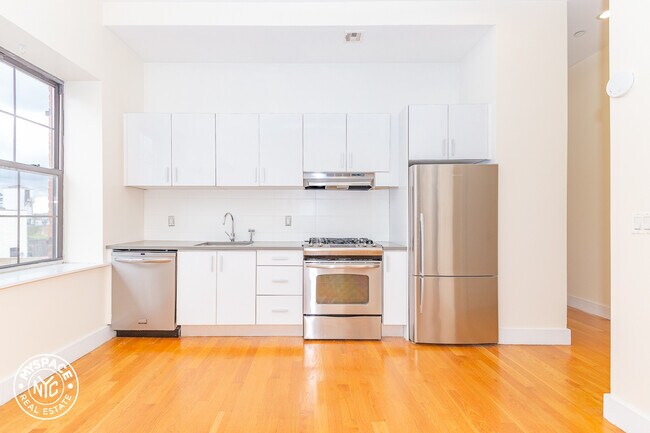 Building Photo - 132 Havemeyer St
