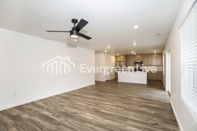 Foto del edificio - 15190 Nimbus Way