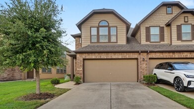 Building Photo - 8403 Columbia Forest Dr