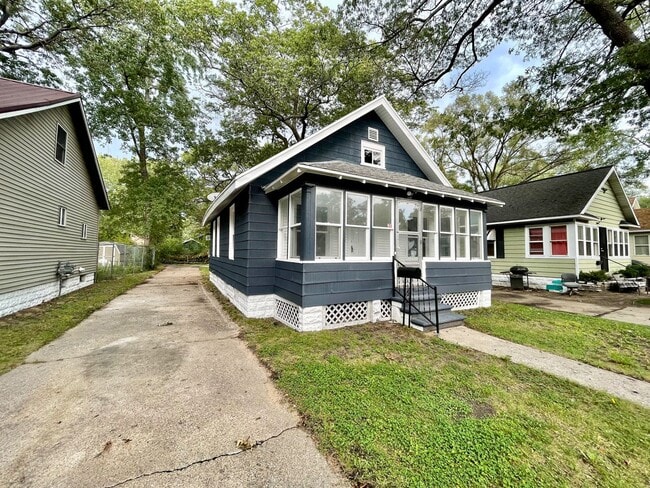 Building Photo - Two Bedroom Home in Muskegon