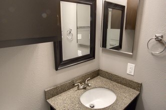 Building Photo - Oxford Oaks Apartments