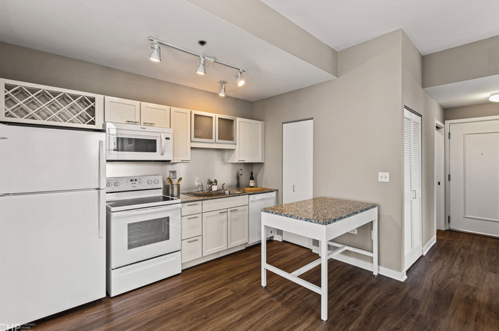 Foto principal - 1 bedroom in Chicago IL 60606