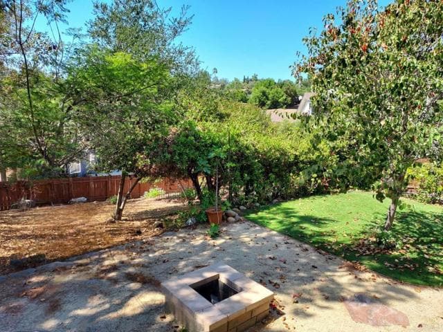 Foto del edificio - 11015 Dutton Dr