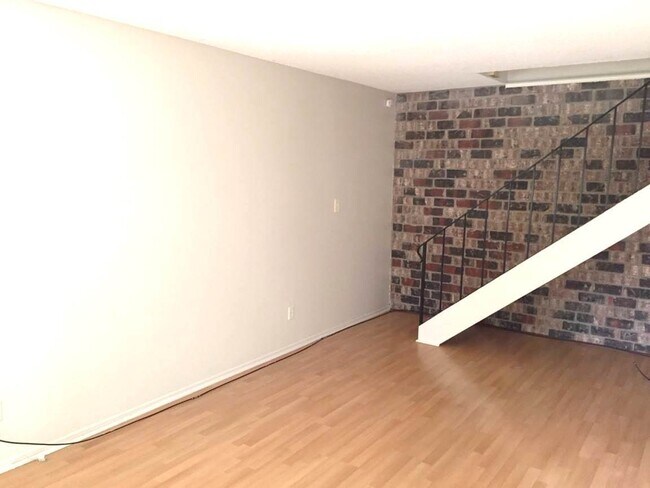 Foto del edificio - Epic RE . - Bright- open floor plan - -CLO...