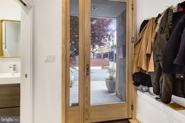 Foto del edificio - 1108 N Bodine St