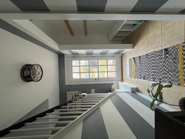 Foto del edificio - 1735 Crestview Dr