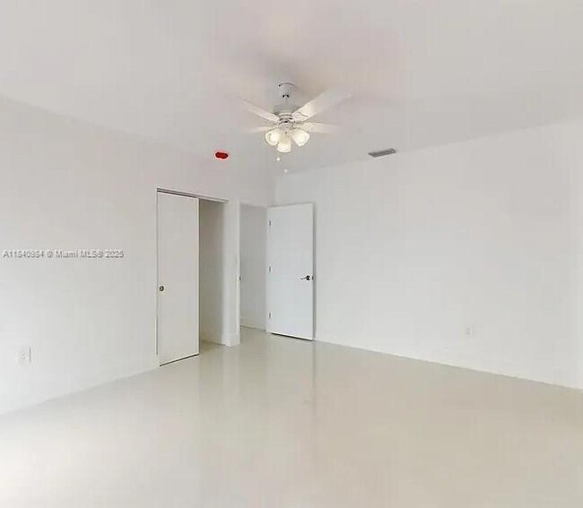 Foto del edificio - 325 SW 30th Rd