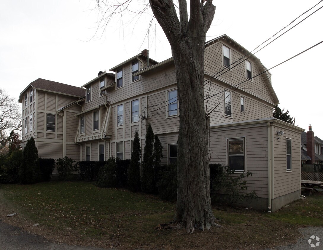 108 Harrison Ave, Newport, RI 02840 Apartments in Newport, RI