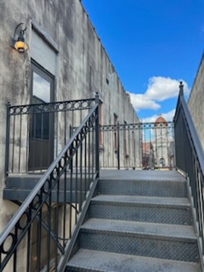 Building Photo - 210 W Main St