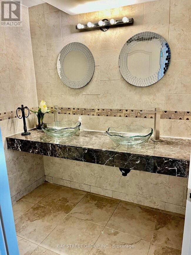 Building Photo - 5 King William Crescent