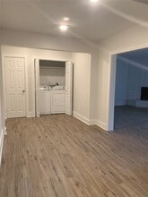 Building Photo - 548 Majestic St