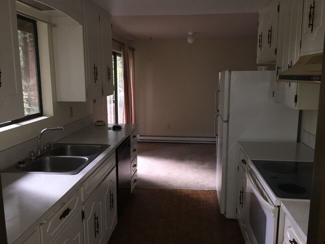 Building Photo - 2 br, 1 bath House - 5201 B Beach Drive