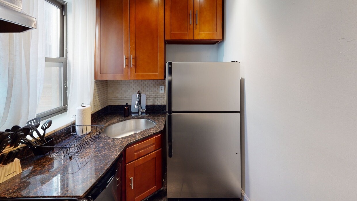 Photo - Private bedroom in 3 bed/2 bath Home
