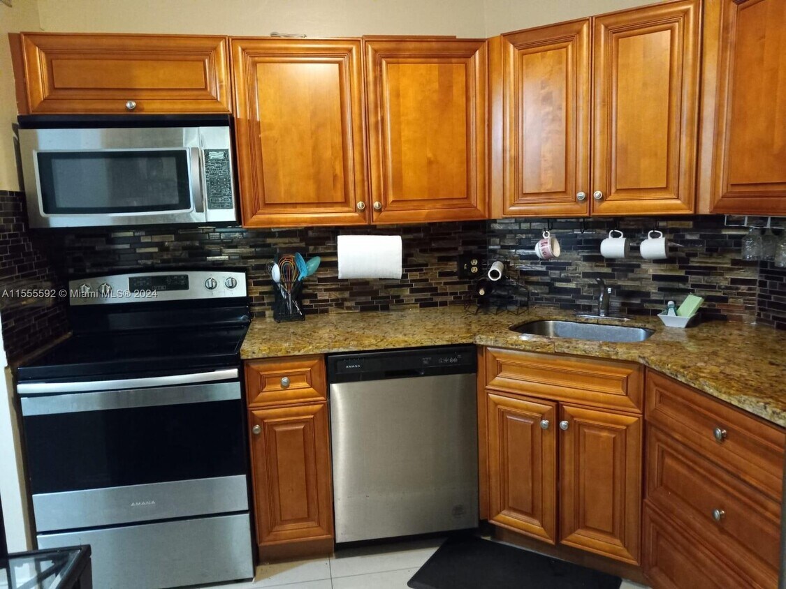 3330 Spanish Moss Terrace Unit 109, Lauderhill, FL 33319 Condo for