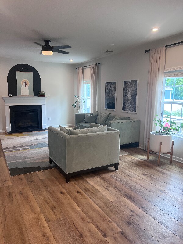 Foto del edificio - 2409 Lena Ct