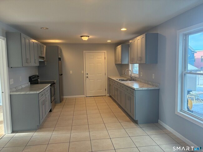 Foto del edificio - 75 Ash St