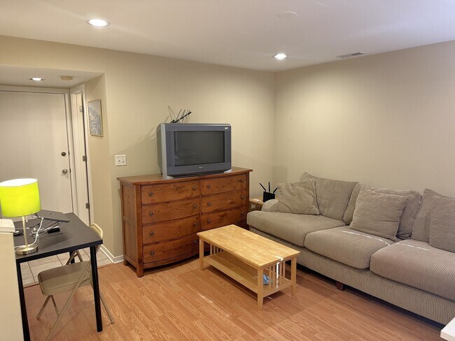 Foto del edificio - 3209 N Drake Ave