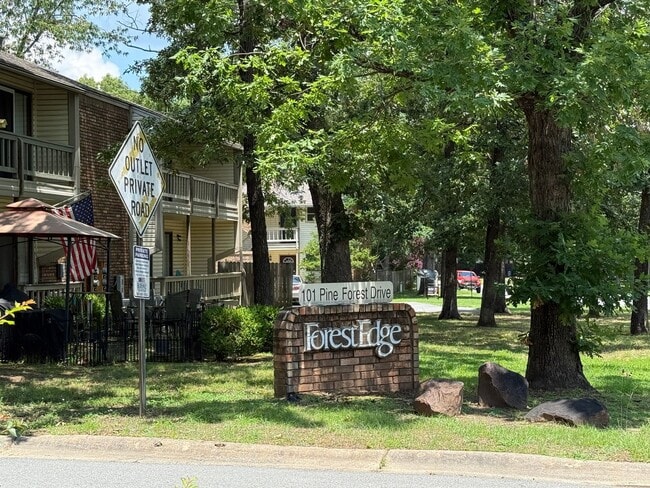 Building Photo - 101 Pine Forest Dr