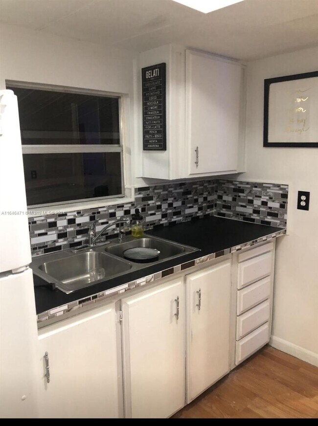 Foto del edificio - 13121 SW 17th St