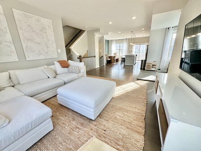 Building Photo - Huge 3 Bedroom EOG Townhome in Jessup!