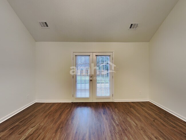 Foto del edificio - 8617 May Orchard Lane