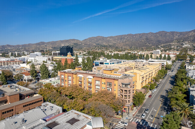 Building Photo - Burbank Village Walk