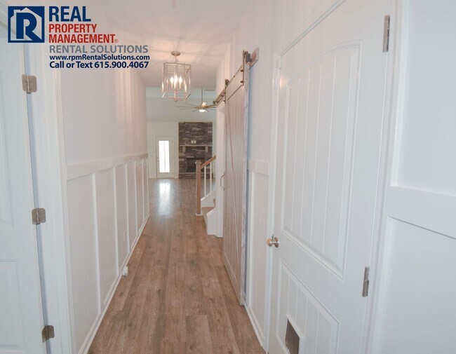 Foto del edificio - Amazing 4bd home on 1/2 Acre! Attached gar...