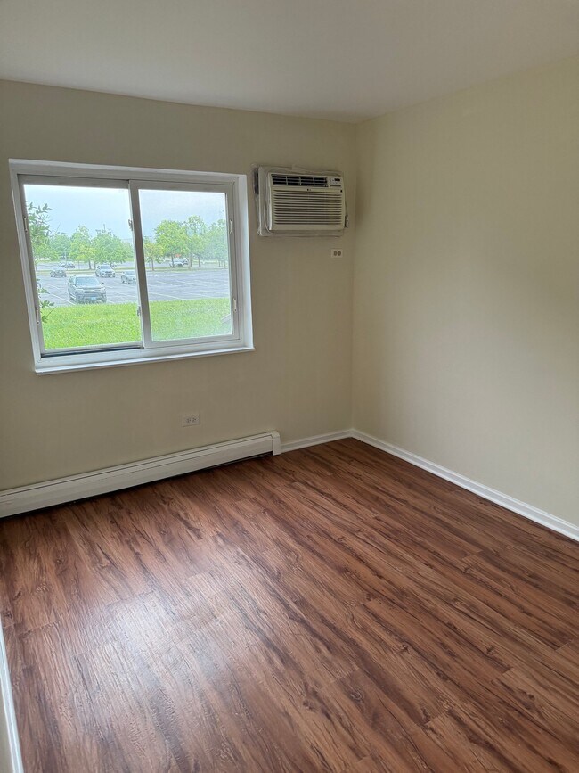 Foto del edificio - 327 Hawthorne Cir