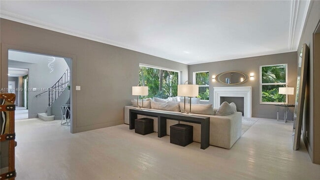 Foto del edificio - 5650 Pine Tree Dr