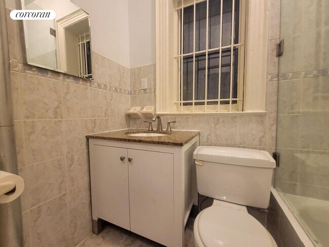 Foto del edificio - 172 W 77th St