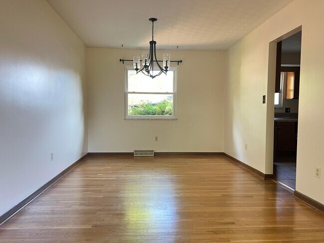 Building Photo - 316 Finstock Way
