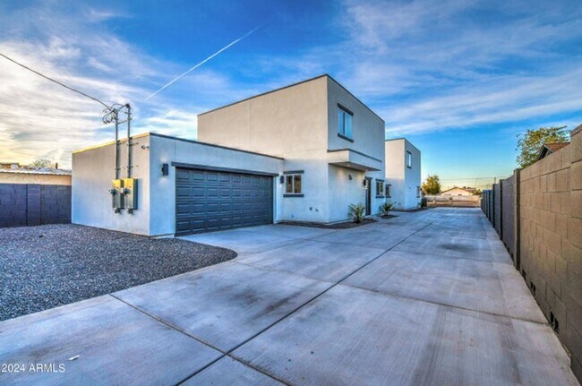Foto del edificio - Versatile home in the heart of Phoenix