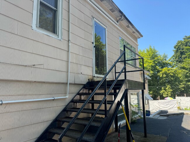 Building Photo - 1128 Howard St