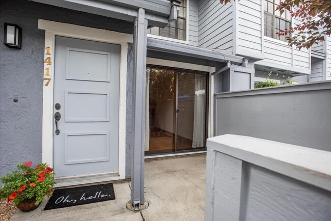 Building Photo - 1417 Via Vista