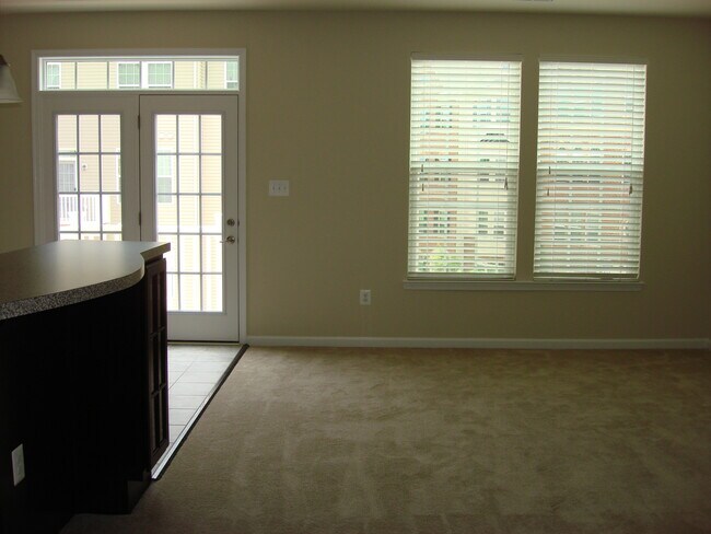 Foto del edificio - 340 Chessington Dr