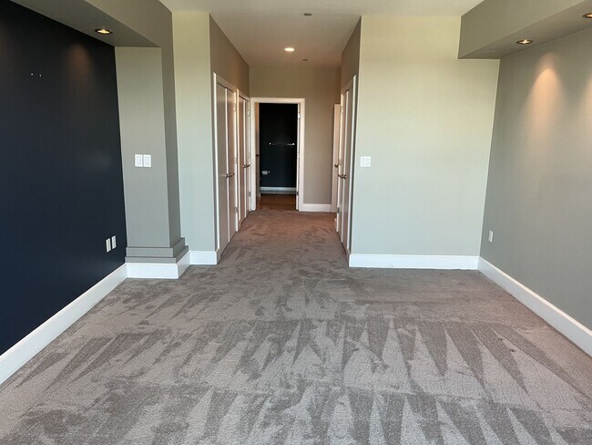 Building Photo - Spectacular 3 Bedroom Condo for Rent
