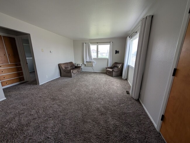 Building Photo - 2 Bedroom 1 Bath Orchards House